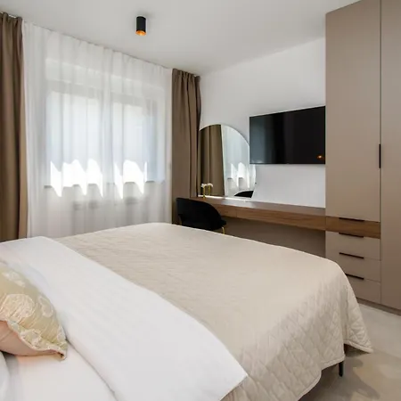 Luxury Sabina With A View Of - By Istrabook Vila Pula