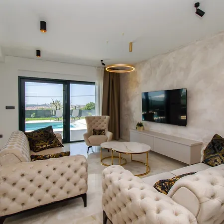 Luxury Sabina With A View Of Villa *