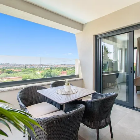 Luxury Sabina With A View Of Villa