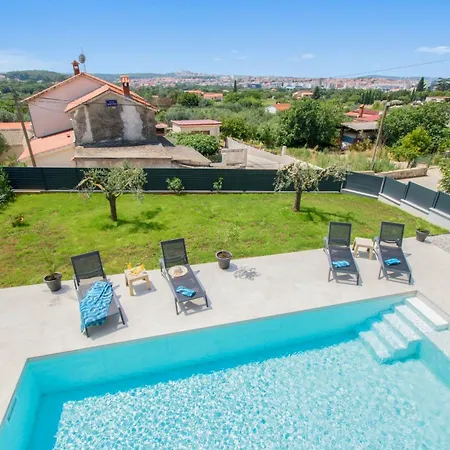 Luxury Sabina With A View Of - By Istrabook Vila