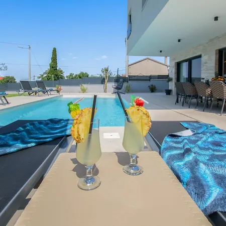 Vila Luxury Sabina With A View Of - By Istrabook