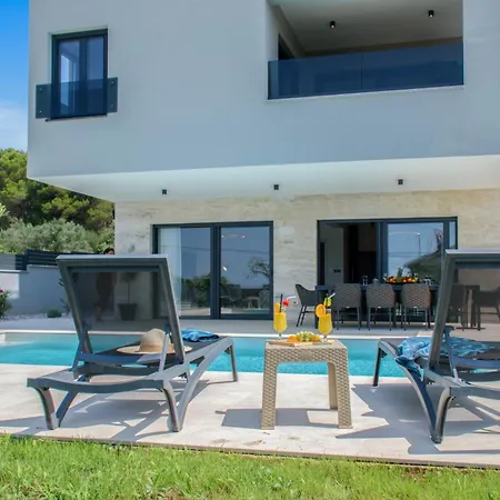 Vila Luxury Sabina With A View Of - By Istrabook *