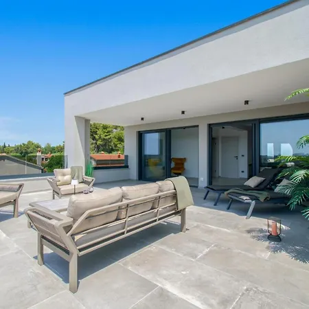 Luxury Sabina With A View Of - By Istrabook Vila Pula