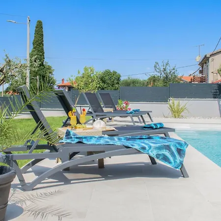 Luxury Sabina With A View Of - By Istrabook Vila