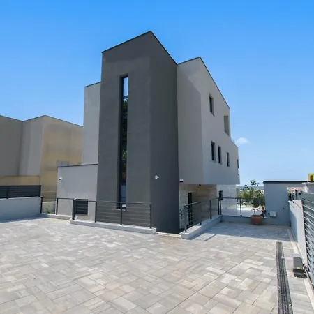 Luxury Sabina With A View Of * פולה
