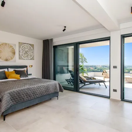 Vila Luxury Sabina With A View Of