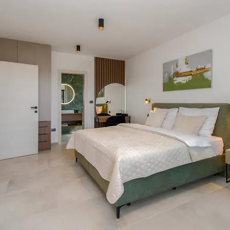 Vila Luxury Sabina With A View Of Pula