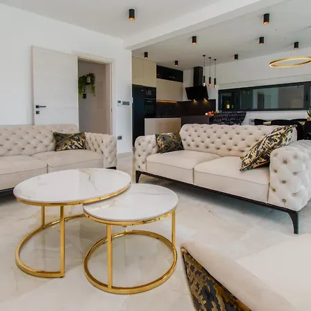 Vila Luxury Sabina With A View Of