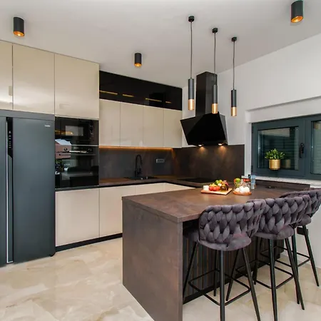 Vila Luxury Sabina With A View Of Pula