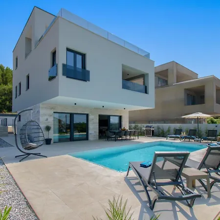 Luxury Sabina With A View Of Pula