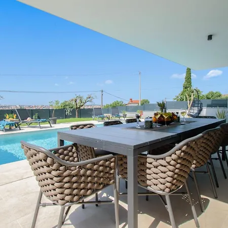 Vila Luxury Sabina With A View Of